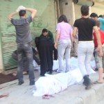 حلب ,السكري أم تبحث عن طفلتها المفودة في إحدى المجازر بين الجثث أما أحد المشافي الميدانية. تصوير: صلاح الأشقر.