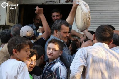 Syrians line up for bread. Credit: Orient News