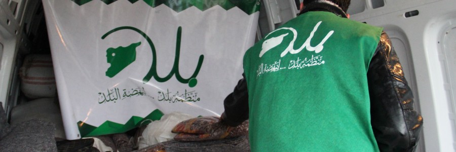 مساعدات-منظمة-بلد-خلال-توزيعها-على-المناطق-تصوير-نجيب-كاتبة-900x300-2